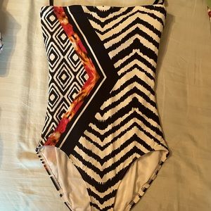 Beautiful bathing suit!